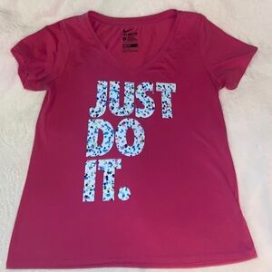 Pink Nike woman’s tshirt